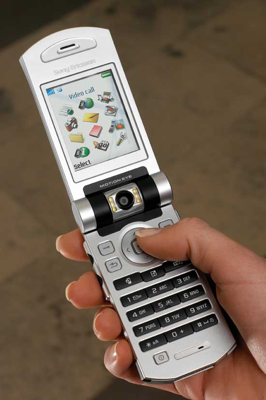 Sony Ericsson Z800 in hand