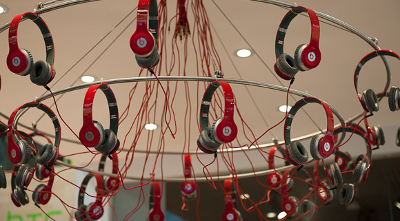 Beats headset no longer included with HTC smartphones