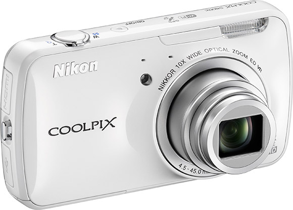 Nikon Coolpix S800c front