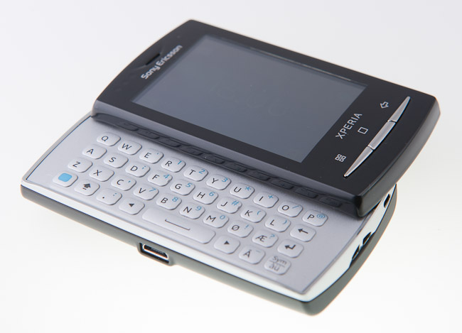 Sony Ericsson Xperia X10 Mini Pro keyboard open