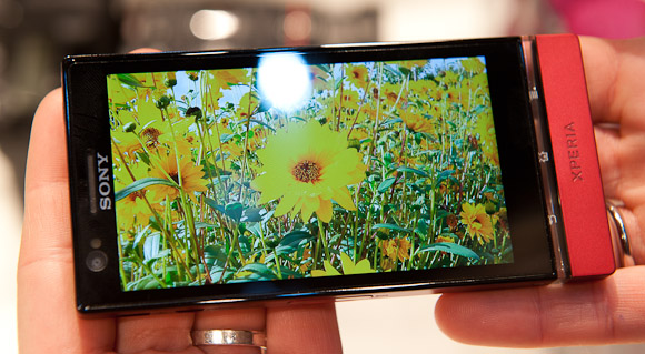 Sony Xperia P inside without covering the ambient light sensor