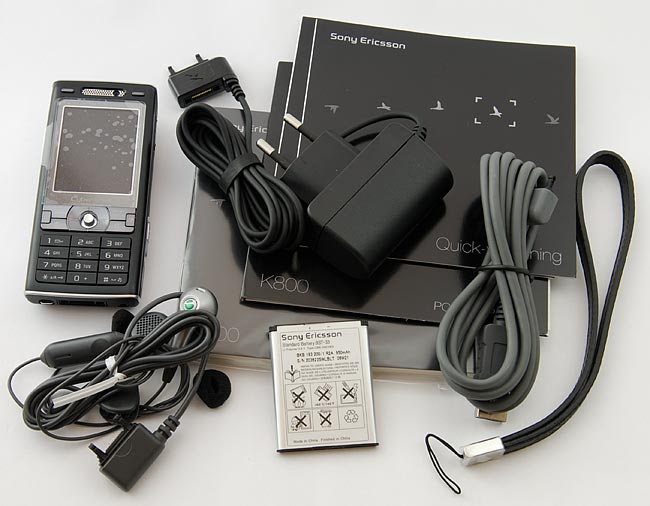 Sony Ericsson K800i Cyber-shot in the package