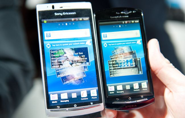 Comparing the Xperia Arc (left) and Xperia Neo