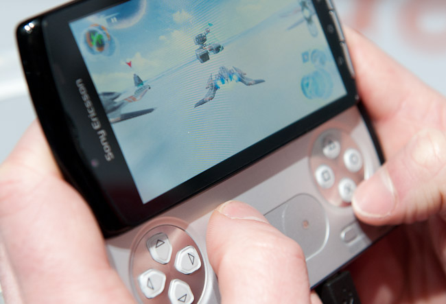 Sony Ericsson Xperia Play controls and gaming experience