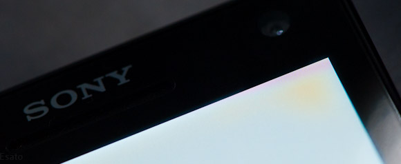 Sony Xperia S display defect - Yellow tint