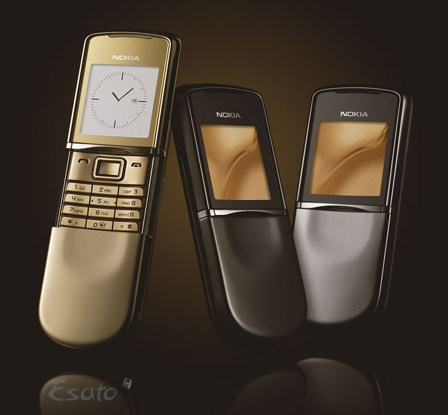 Nokia 8800 Sirocco: Với thiết kế kim loại đen bóng, Nokia 8800 Sirocco tạo nên một vẻ đẹp sang trọng, độc đáo và cực kỳ thu hút. Hãy khám phá hình ảnh này để cảm nhận sự mới mẻ mà chiếc điện thoại này mang đến.